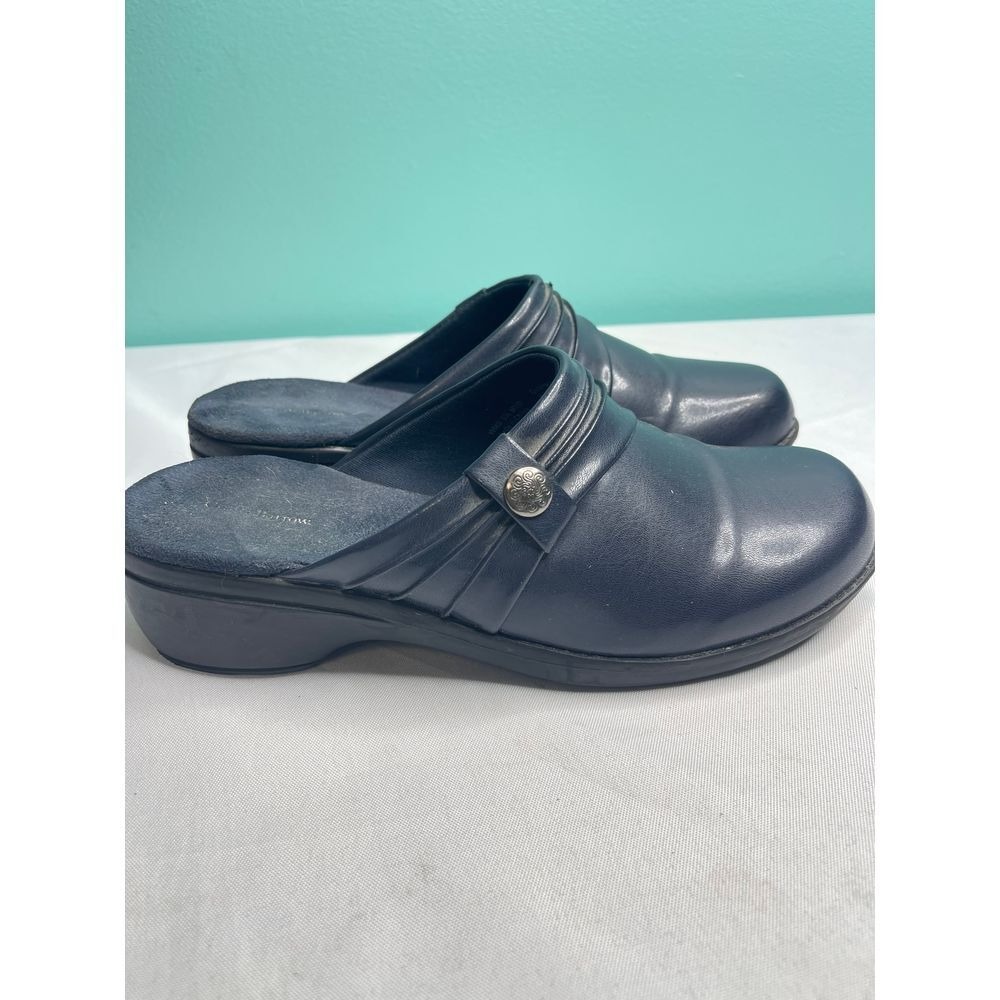 Sleek Leather mule clogs Accent